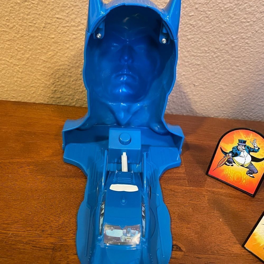 Deco PAC Batman Cake Topper Set - Picture 10 of 10